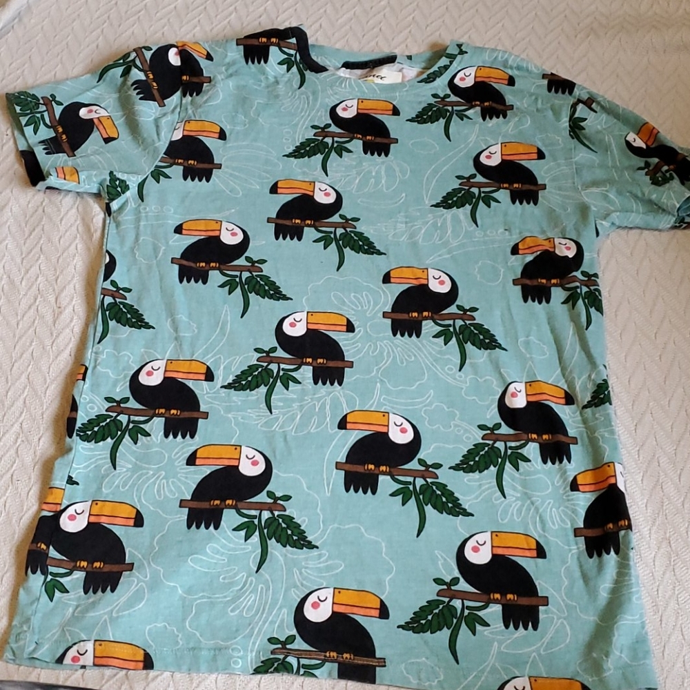 Mens medium tshirt